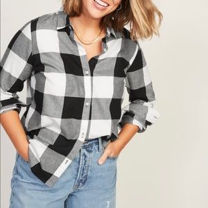 Old Navy Black and White Long-Sleeve Plaid Flannel Shirt for Women - Medium